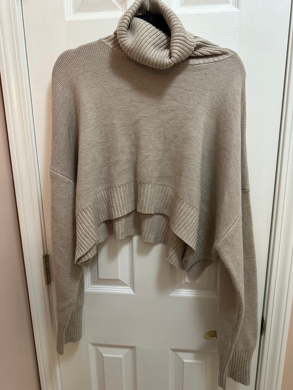 Olivaceous Cropped Turtleneck/Cowl Cropped Sweater Size M/L